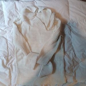 Knitted, white and gold, turtle neck